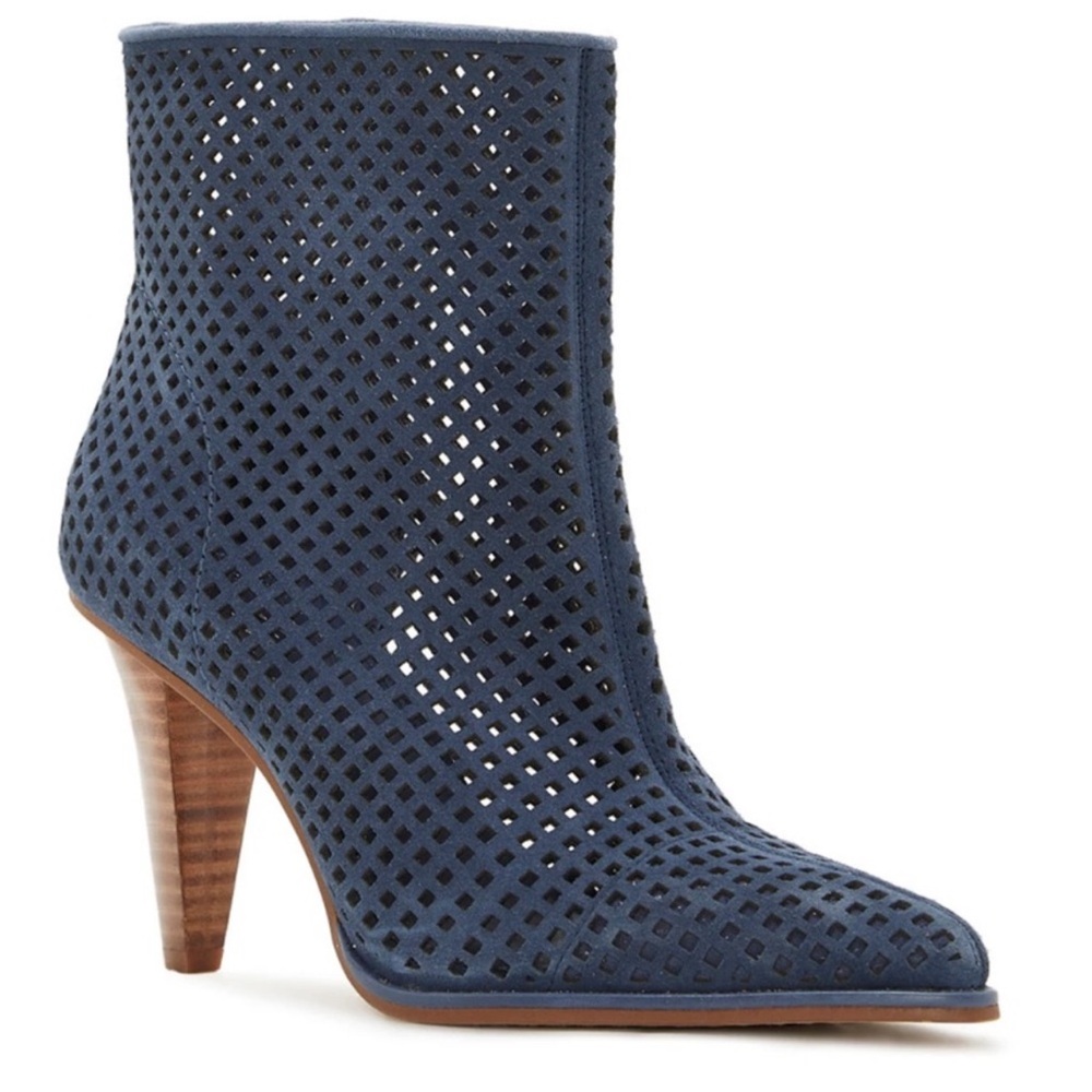 NEW Vince Camuto Yolandal Bootie Size 7 1/2M- Blue